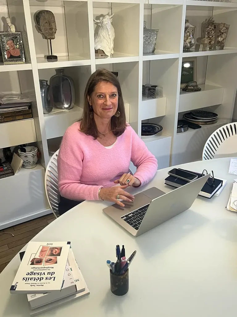 Caroline de La Tournelle : Graphologue experte à Paris pour les particuliers et les professionnels